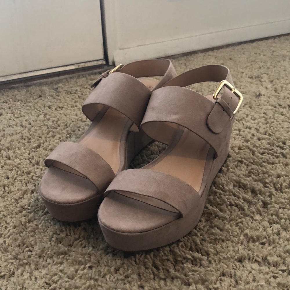 Nude Wedges